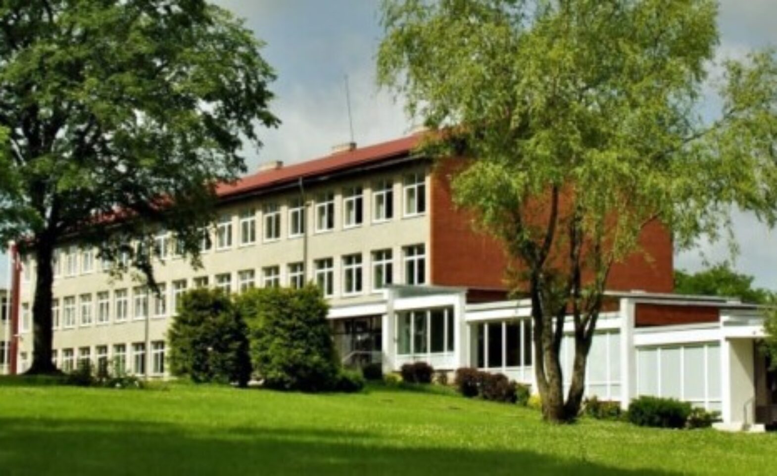 Madlienas skolas ēka